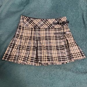 ❌SOLD❌Burberry plaid skirt